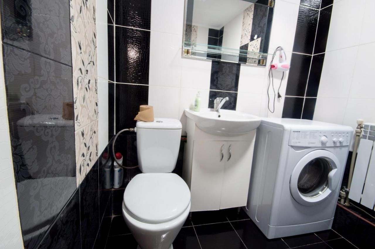 Prospekt Svobody 40 Apartment Uzhhorod Luaran gambar